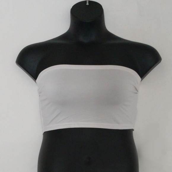 Slim fit tube top/crop in black. - Picture 2 of 3